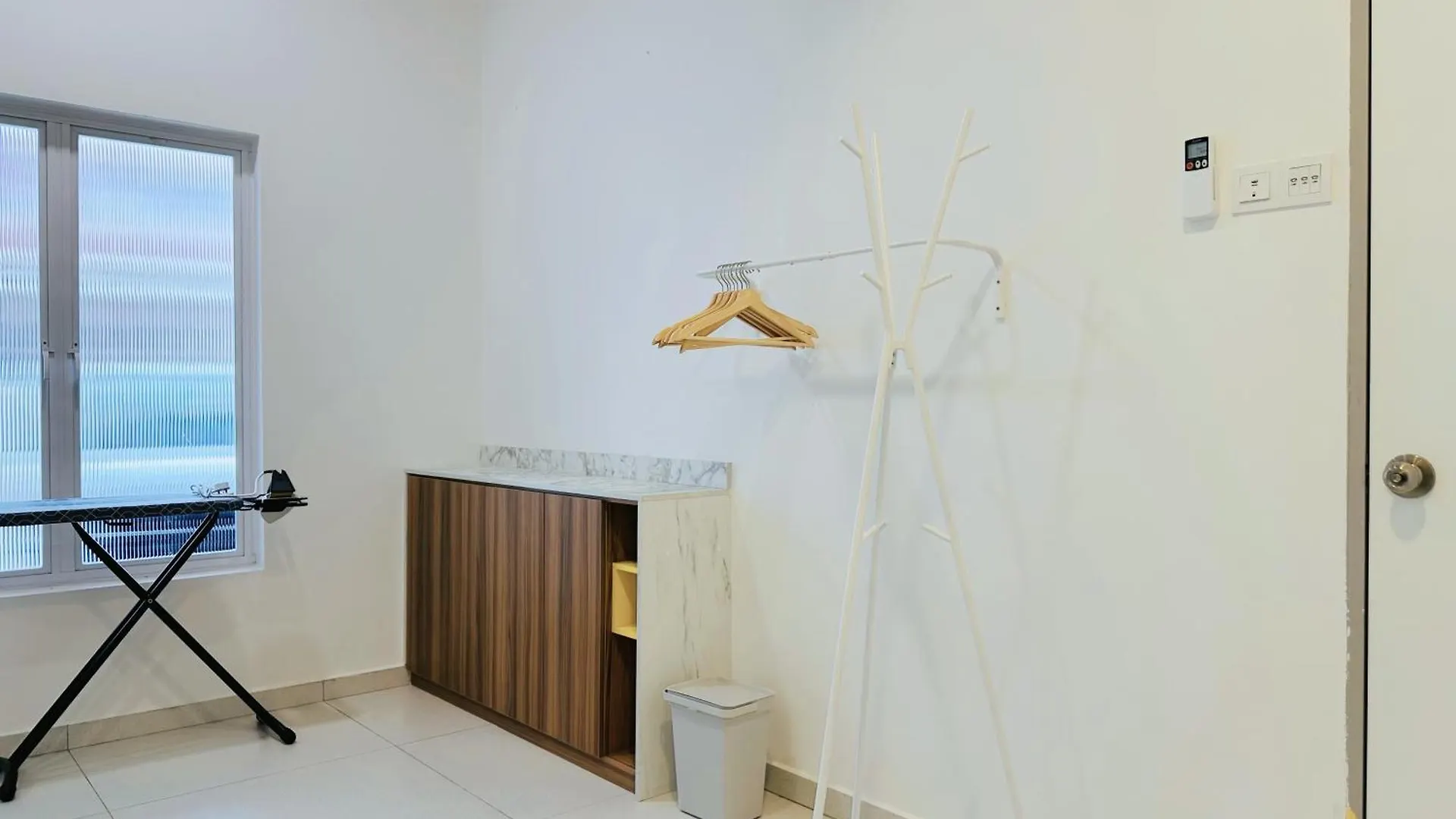 Casa de Férias New! 10Pax Special 1,5 Storey Semi-D In Georgetown 70 Inch Smart Tv