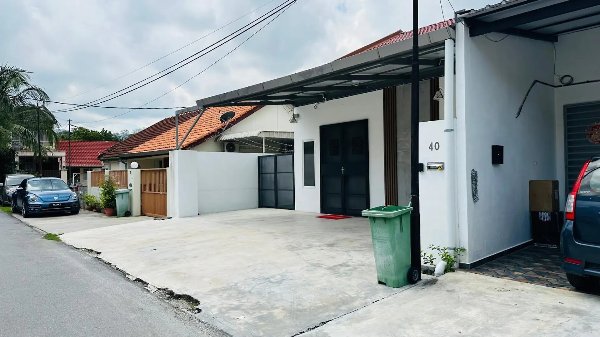 Casa de Férias New! 10Pax Special 1,5 Storey Semi-D In Georgetown 70 Inch Smart Tv Malásia