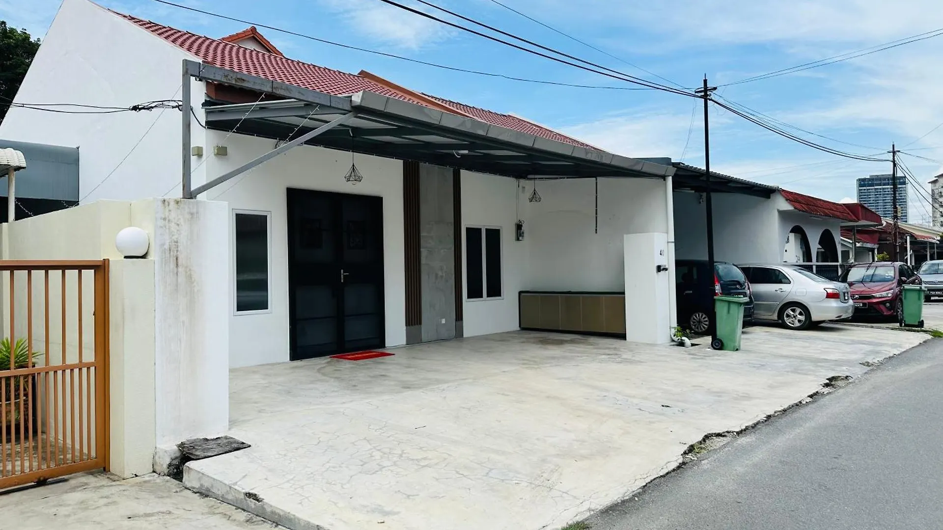 Casa de Férias New! 10Pax Special 1,5 Storey Semi-D In Georgetown 70 Inch Smart Tv