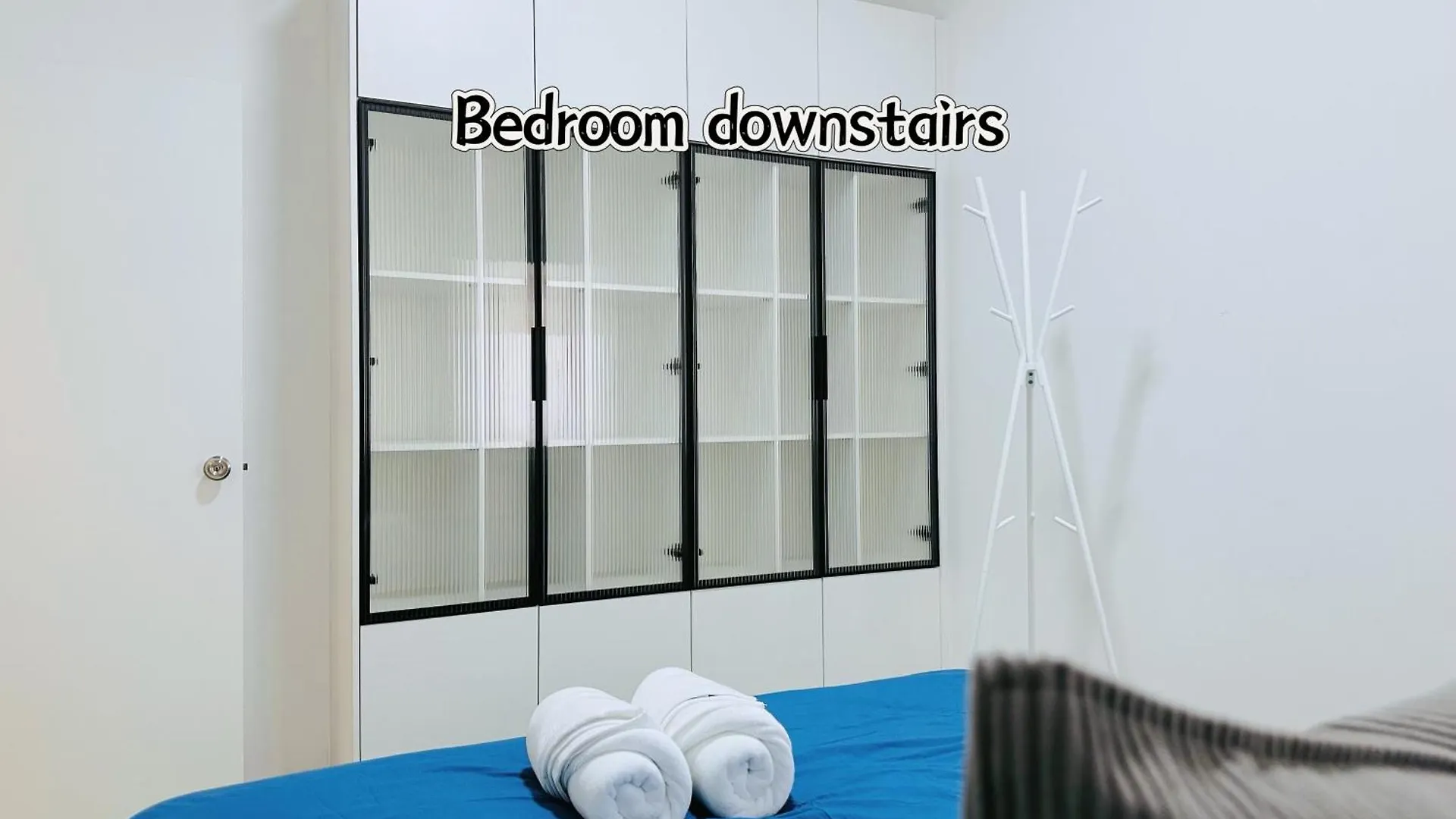 New! 10Pax Special 1,5 Storey Semi-D In Georgetown 70 Inch Smart Tv George Town