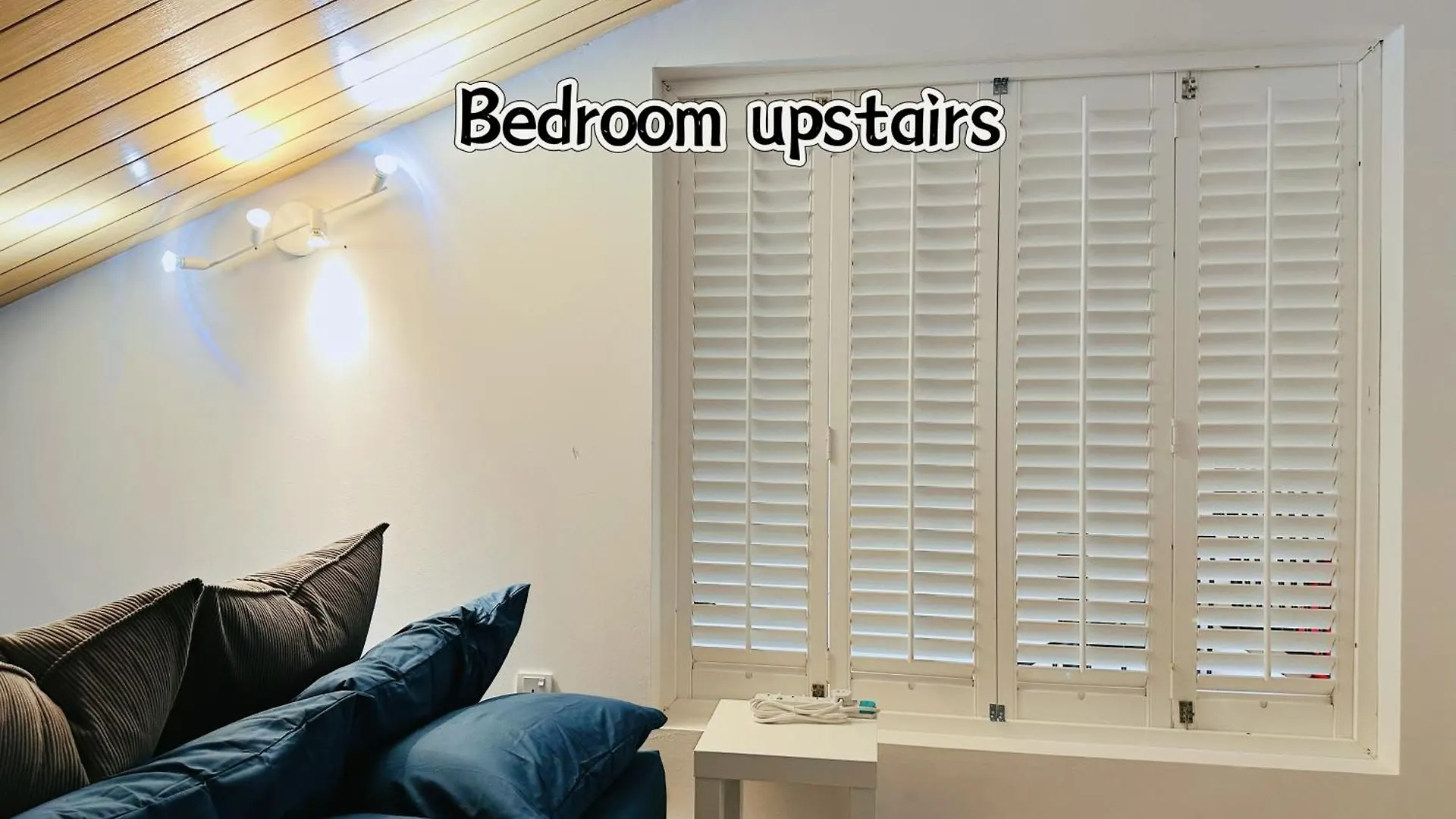 Casa de Férias New! 10Pax Special 1,5 Storey Semi-D In Georgetown 70 Inch Smart Tv Malásia