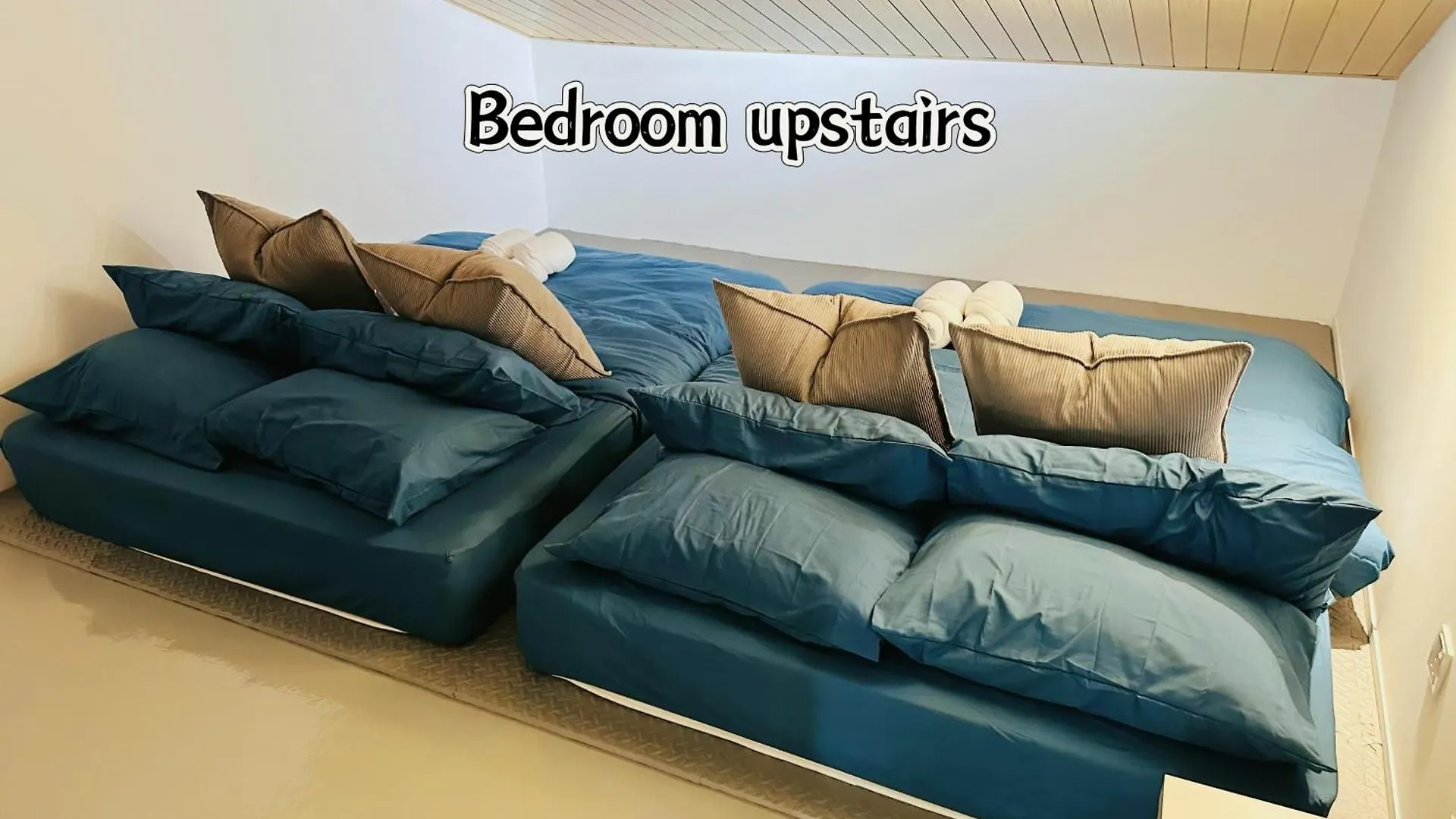 New! 10Pax Special 1,5 Storey Semi-D In Georgetown 70 Inch Smart Tv 0*, George Town Malásia